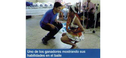 Uno de los ganadores mostrando sus habilidades en el baile - Aceros Arequipa